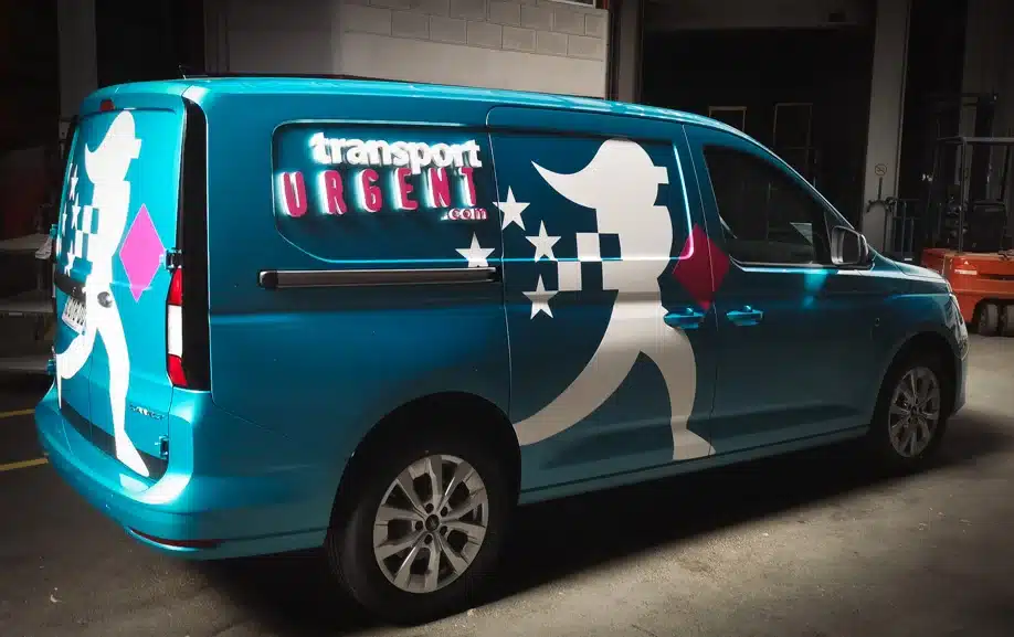 décoration sur camionnette de la société TRANSPORT URGENT