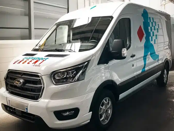 Utilitaire après pose d'une publicité par GRAPHITRUCK