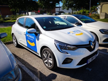 branding sur une Clio de la flotte Mondial Pare Brise
