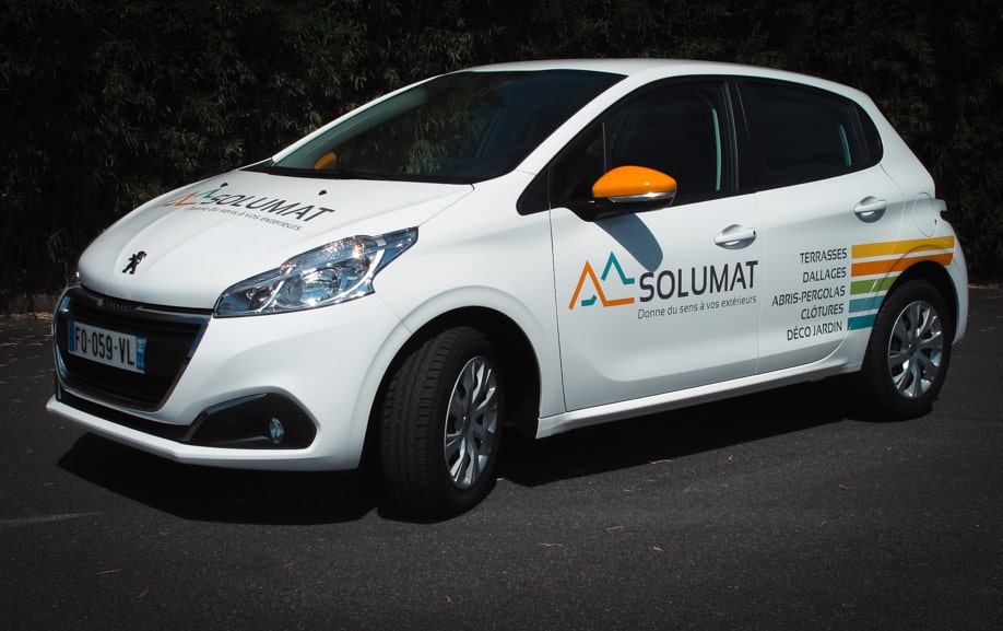 autocollants publicitaires sur voiture d’entreprise à Couëron par Graphitruck