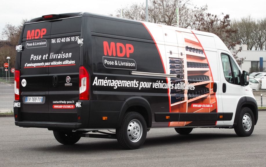 Camionnette publicitaire MDP Utilitaires avec covering sur mesure
