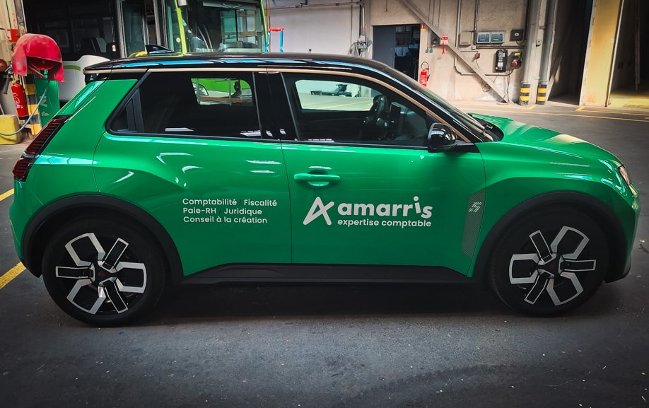 Covering publicitaire sur Renault R5 électrique pour Amarris