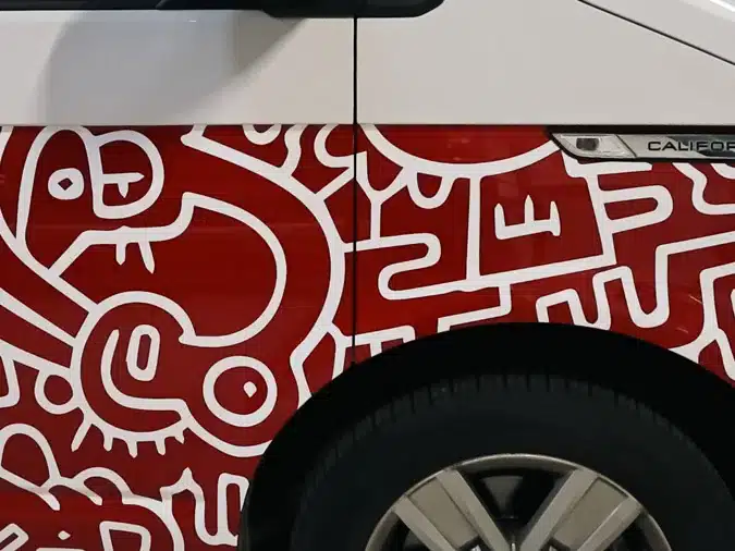 exemple de décoration sur la carrosserie d'un fourgon aménagé