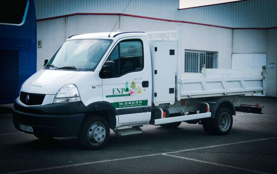 Flocage sur camion benne de paysagiste réalisé par Graphitruck