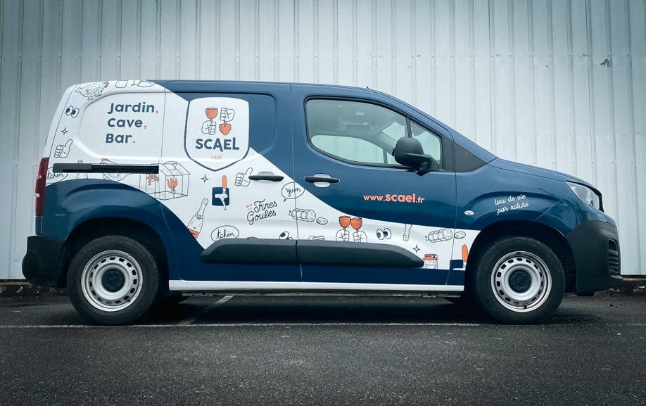 Flocage publicitaire sur camionnette réalisé sur mesure selon la charte graphique