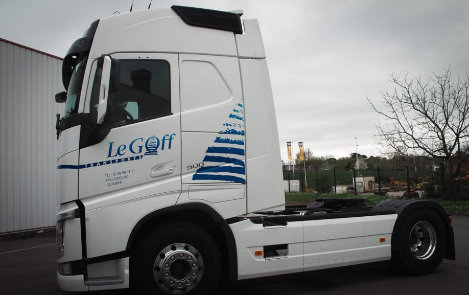 Marquage sur cabine Volvo FH des Transports Le Goff