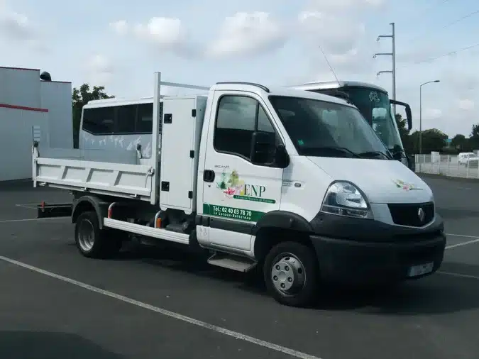publicité sur un camion de paysagiste