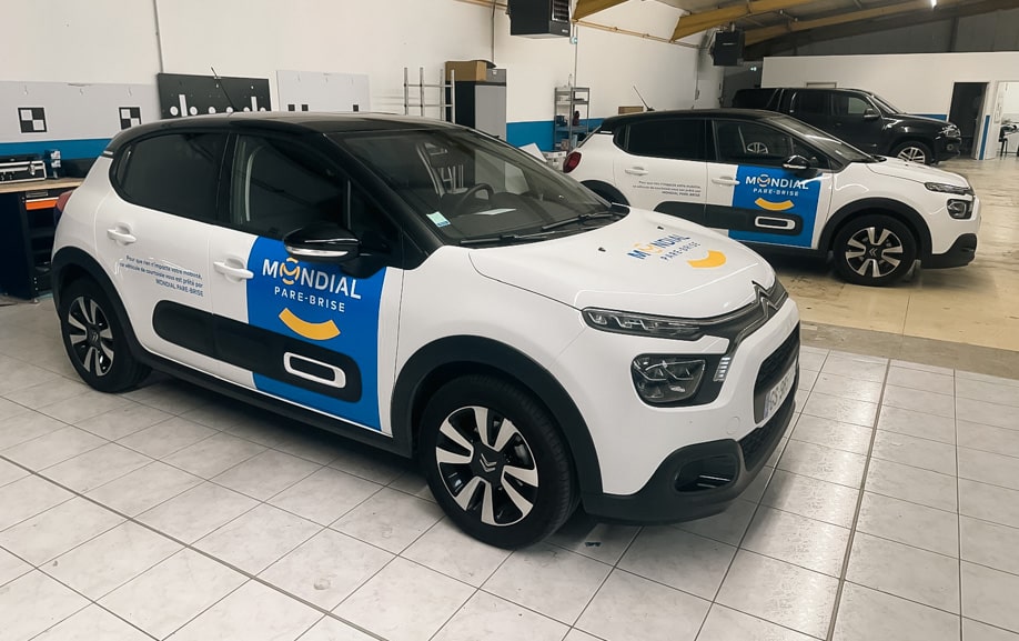 Publicité sur voiture Mondial Pare-Brise réalisée par Graphitruck
