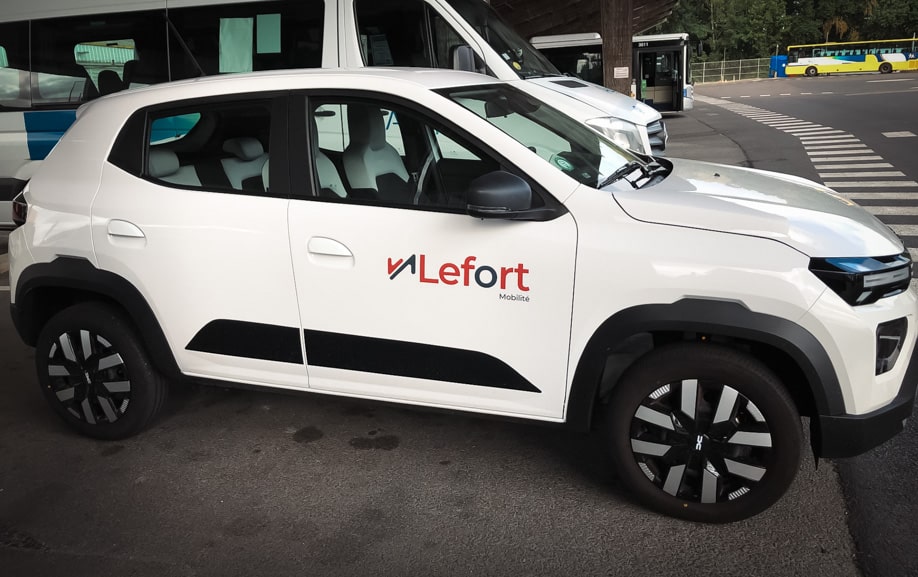 Exemple de marquage de voiture d'entreprise