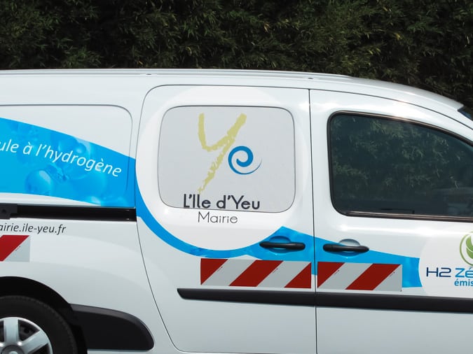 microperforé posé sur vitrages latéraux