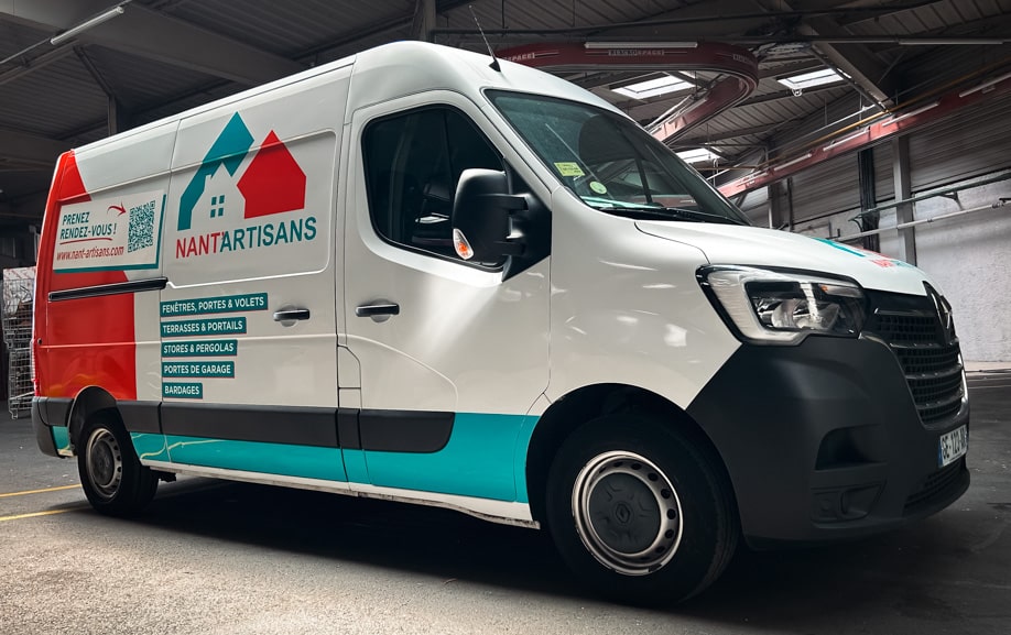 Publicité utilitaire sur Renault Master pour Nant'Artisans à Saint-Herblain