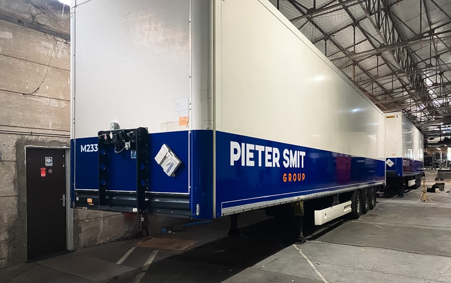 covering appliqué sur une remorque Pieter Smit