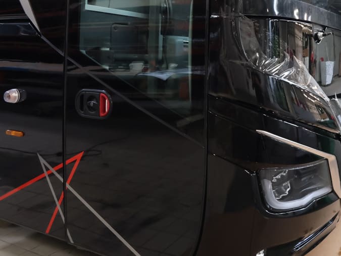 Covering d'un véhicule en bodyfence pour protéger la carrosserie