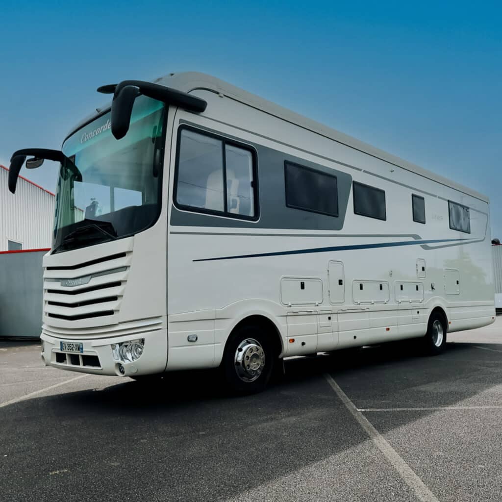 Covering d'un Motorhome à Nantes dans les locaux de Graphitruck