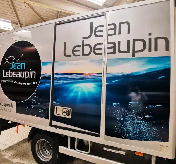 Flocage d'un fourgon posé dans notre atelier