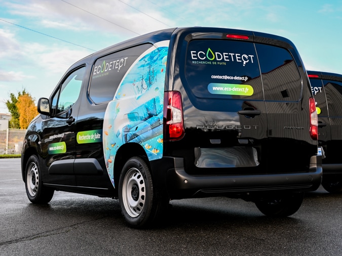 Face arrière d'un utilitaire avec un covering Graphitruck