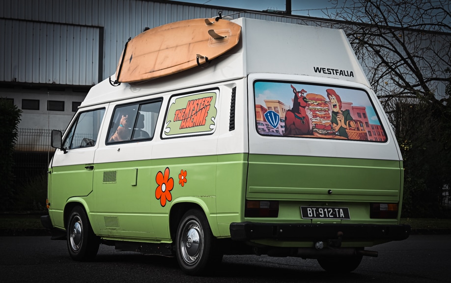 Décor Mystery Machine en vitrophanie sur van aménagé