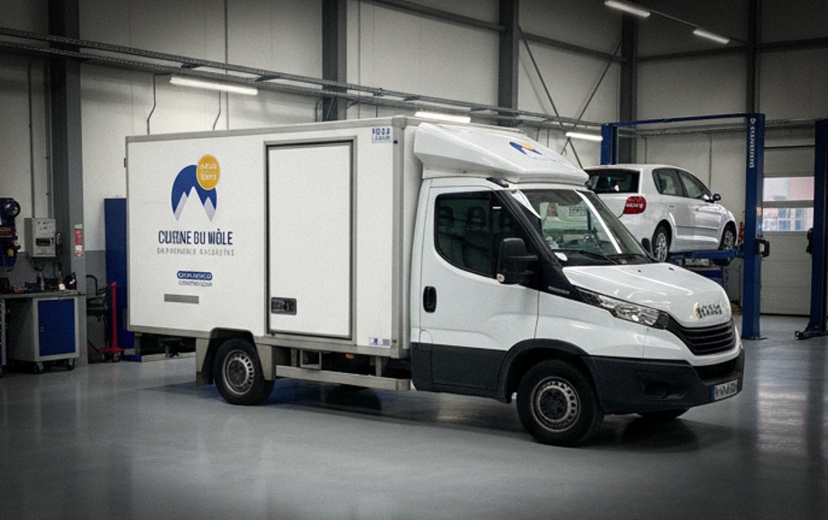 Stickers publicitaires camion 1001 REPAS réalisés par Graphitruck