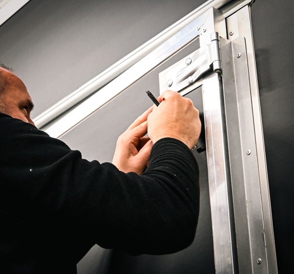 Pose précise d'un covering sur un food truck