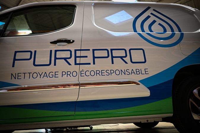 Signalétique sur un fourgon