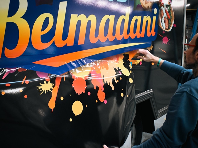 Pose d'un flocage de food truck