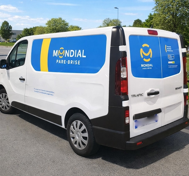 Flocage Renault Trafic avec logo et coordonnées d'entreprise