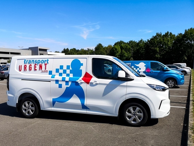 Covering sur les flancs d'un Ford Transit Custom