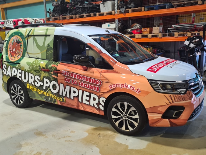 Total covering en film vinyle sur un Renault Kangoo