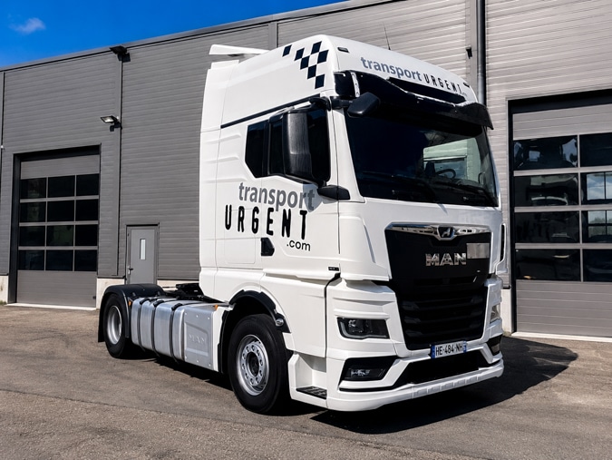 Flocage d'un camion poids lourd pour une société de transport