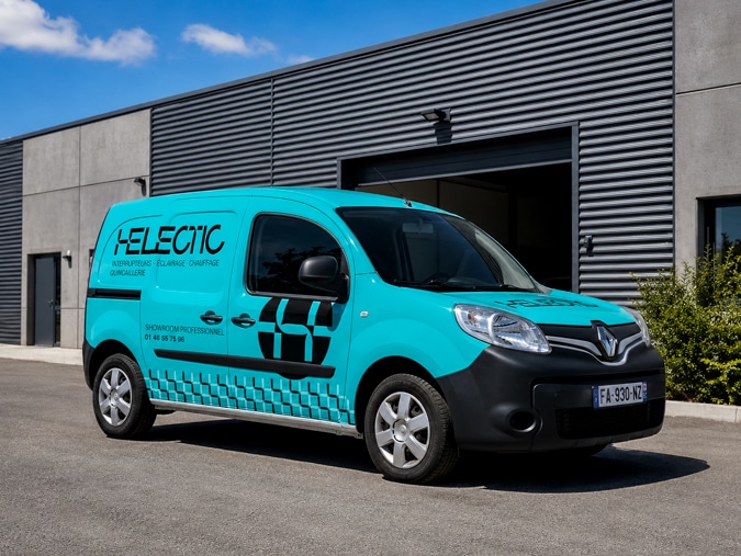 Flocage d'un camion utilitaire pour une société de service